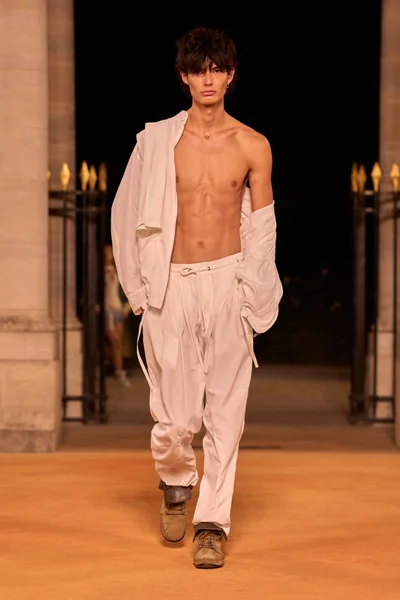 Look 48
